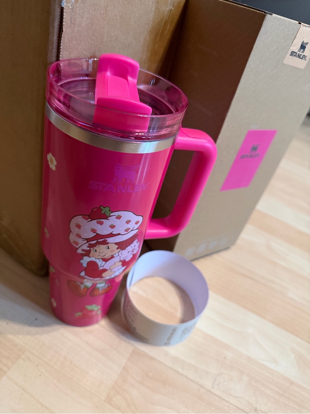 NEW Stanley 40 oz Quencher Pink Strawberry Shortcake Tumbler 🍓💗